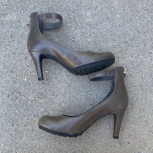 Clarks Softwear Dark Gray Pumps Heels With Strap